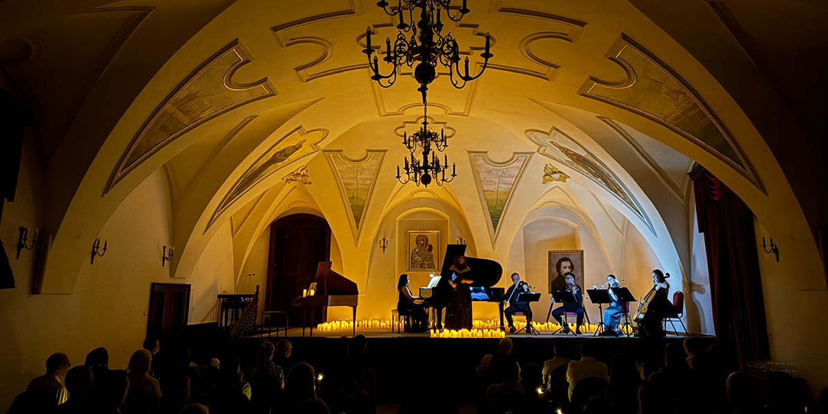 Queen Classic By Candle Glow 1