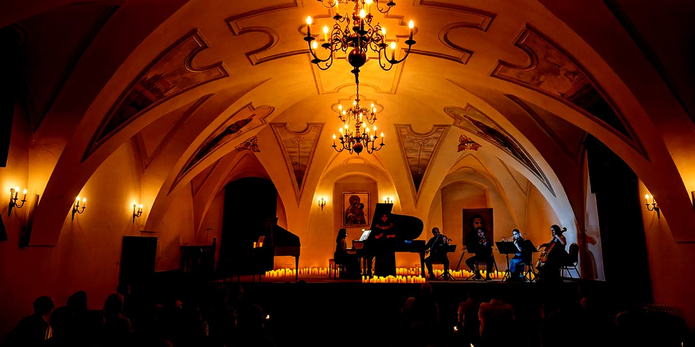 Queen Classic By Candle Glow 1 Popr